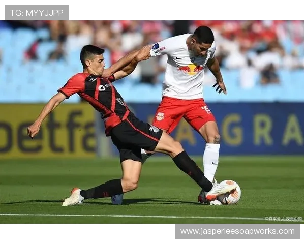 Osimhen近期面对媒体关注表现稳健，持续专注赛场发挥