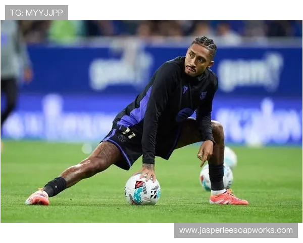 巴塞罗那过度依赖拉菲尼亚，战术困局加剧体系短板显现