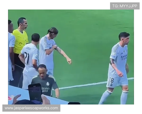 巴尔韦德 vs 莫德里奇:中场核心传承与风格差异 巴尔韦德 vs 莫德里奇:中场核心传承与风格差异