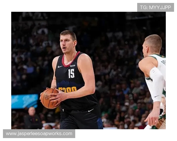 奥拉迪波无球切入牵制约基奇，较以往单打更高效